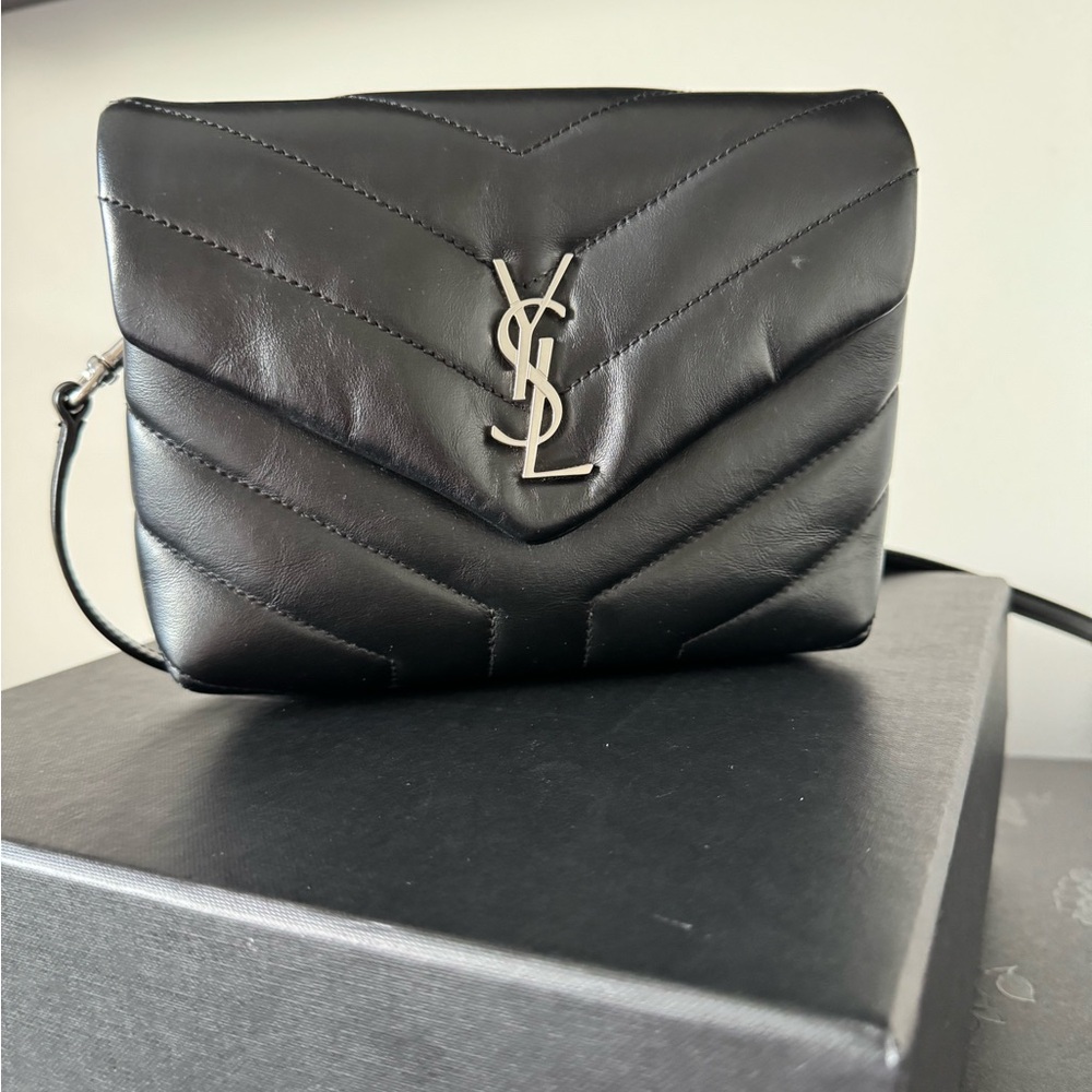 Yves Saint Laurent Black Leather Women's Bag
